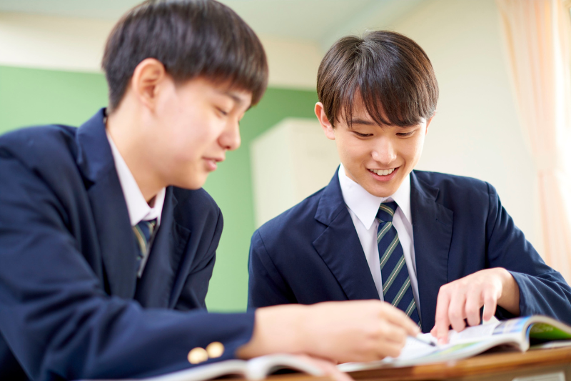 埼玉県越谷市の通信制サポート校「新開高等学院」の生徒の様子
